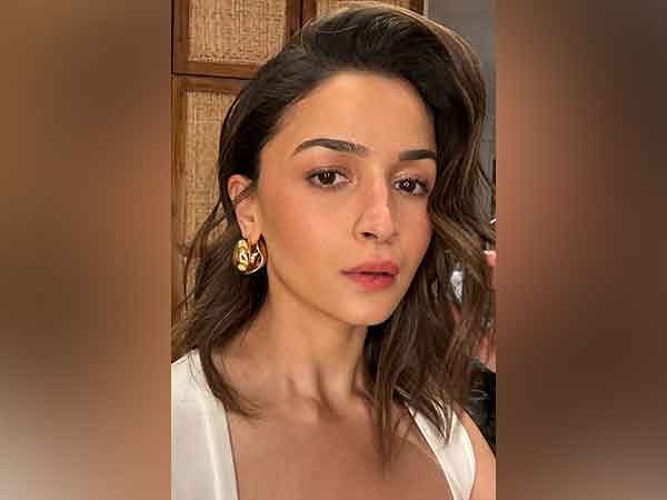 Alia Bhatt's March Photo dump is all about 'Love and War' and sisterhood 