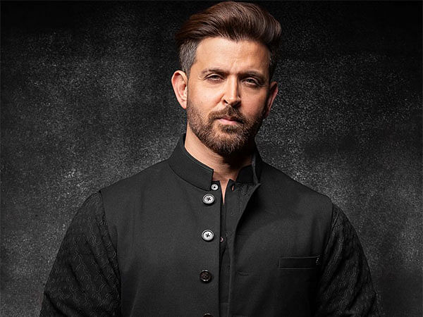 Krrish 4: Hrithik's directorial debut announcement leaves his girlfriend Saba, sister Sunaina excited 