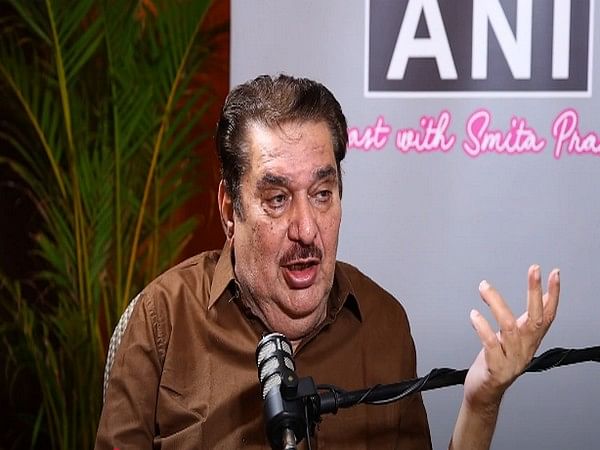 Raza Murad recalls getting bitten by a girl on his nose in childhood 