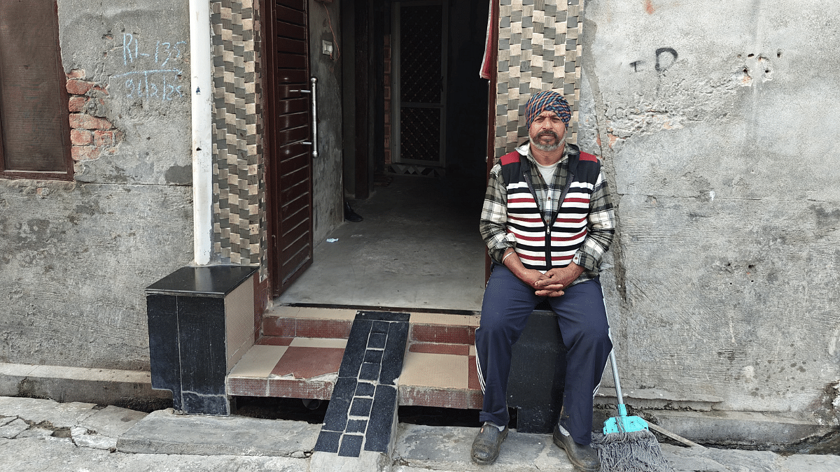 The father of Mohit, who was killed was killed in an exchange of fire with the police in Batala. Mohit's father claims that his son was brought down in cold blood | Mayank Kumar