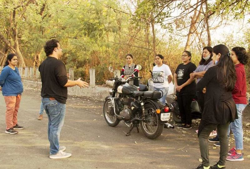 एनफील्ड राइडर्स के साथ वीकेंड ट्रेनिंग सेशन के लिए एकत्र महिलाएं | फोटो: स्पेशल अरेंजमेंट