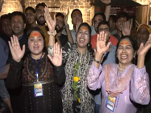 300 Indian origin Pakistani citizens visit Dwarkadhish Temple in Gujarat 