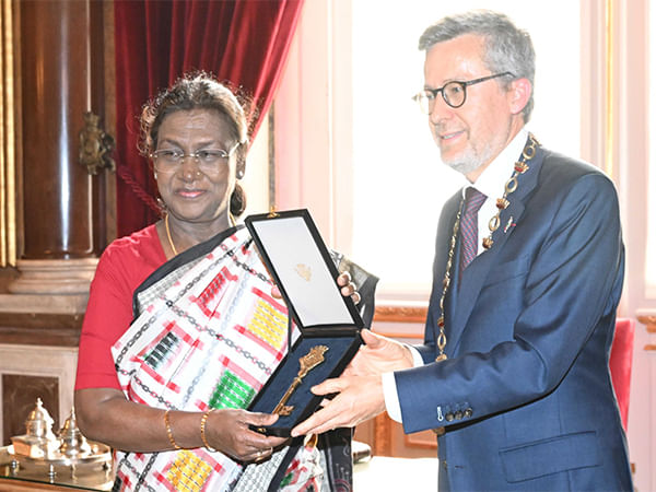 President Murmu recieves 