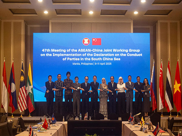 Philippines calls for adherence to South China Sea Arbitral Award at ASEAN-China negotiations 