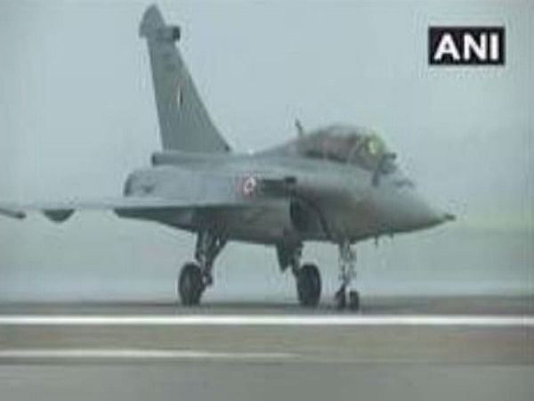 India, France to sign their largest ever deal for Rafale-Marine fighter jets on April 28