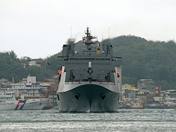 Chinese cruise ship sails within two nautical miles of Tawain's Hengchun Peninsula