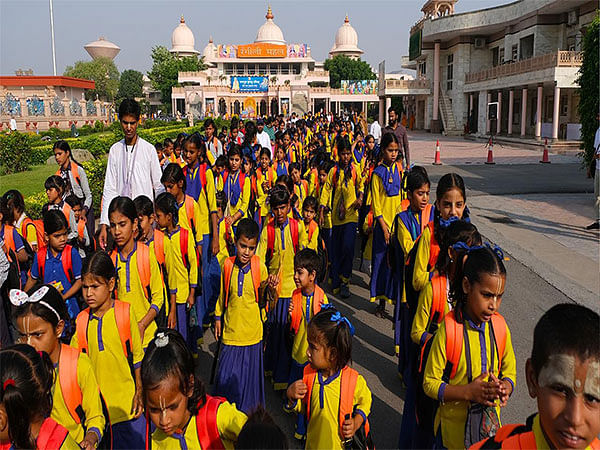 20,000 Poor and Needy Rejoice: Jagadguru Kripalu Parishat Distributes Aid Across Braj