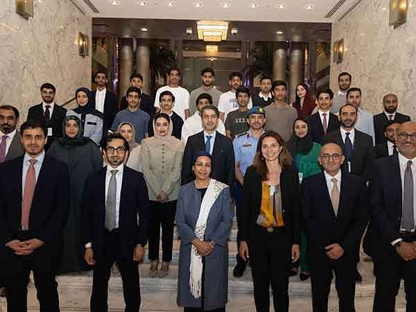Ministry of Finance organises awareness session for Emirati students in Washington