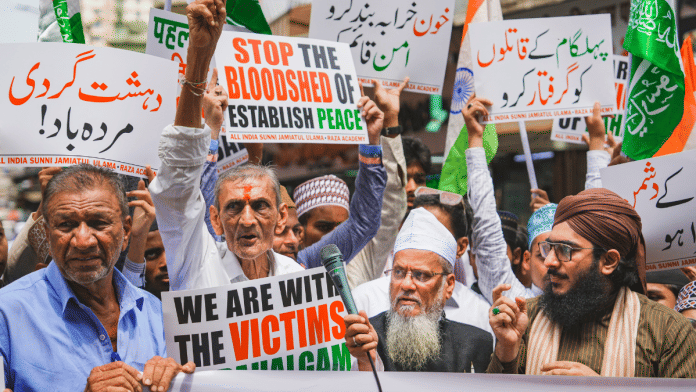 People raise slogans after Friday prayers during a protest organised by Raza Academy against the Pahalgam terror attack, in Mumbai, on 25 April 2025. | PTI