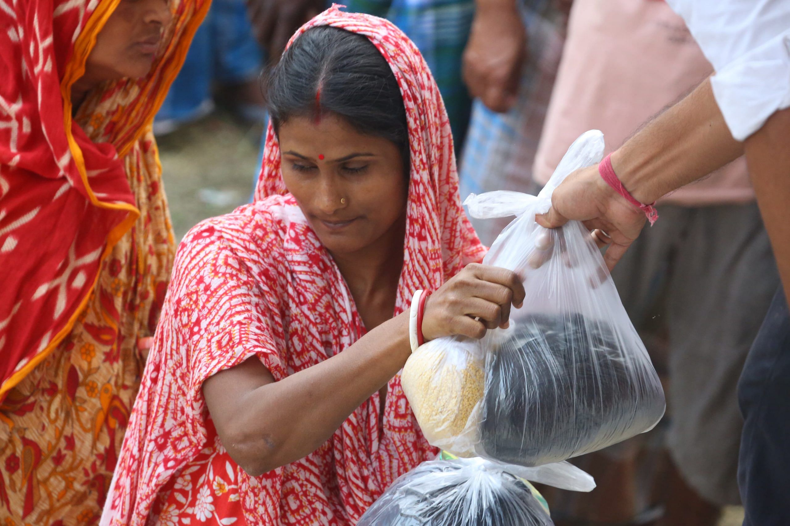 Organisations such as the RSS and the Ramakrishna Mission are providing food to the villagers displaced by the Murshidabad violence | Praveen Jain | ThePrint 