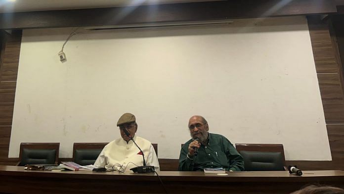 Former Joint Director of CBI, Shantonu Sen (left), and journalist Paranjoy Guha Thakurta at launch of Sen's book, 'Corruption, CBI and I'