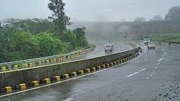 Pune-Mumbai highway | Source: Wikimedia Commons