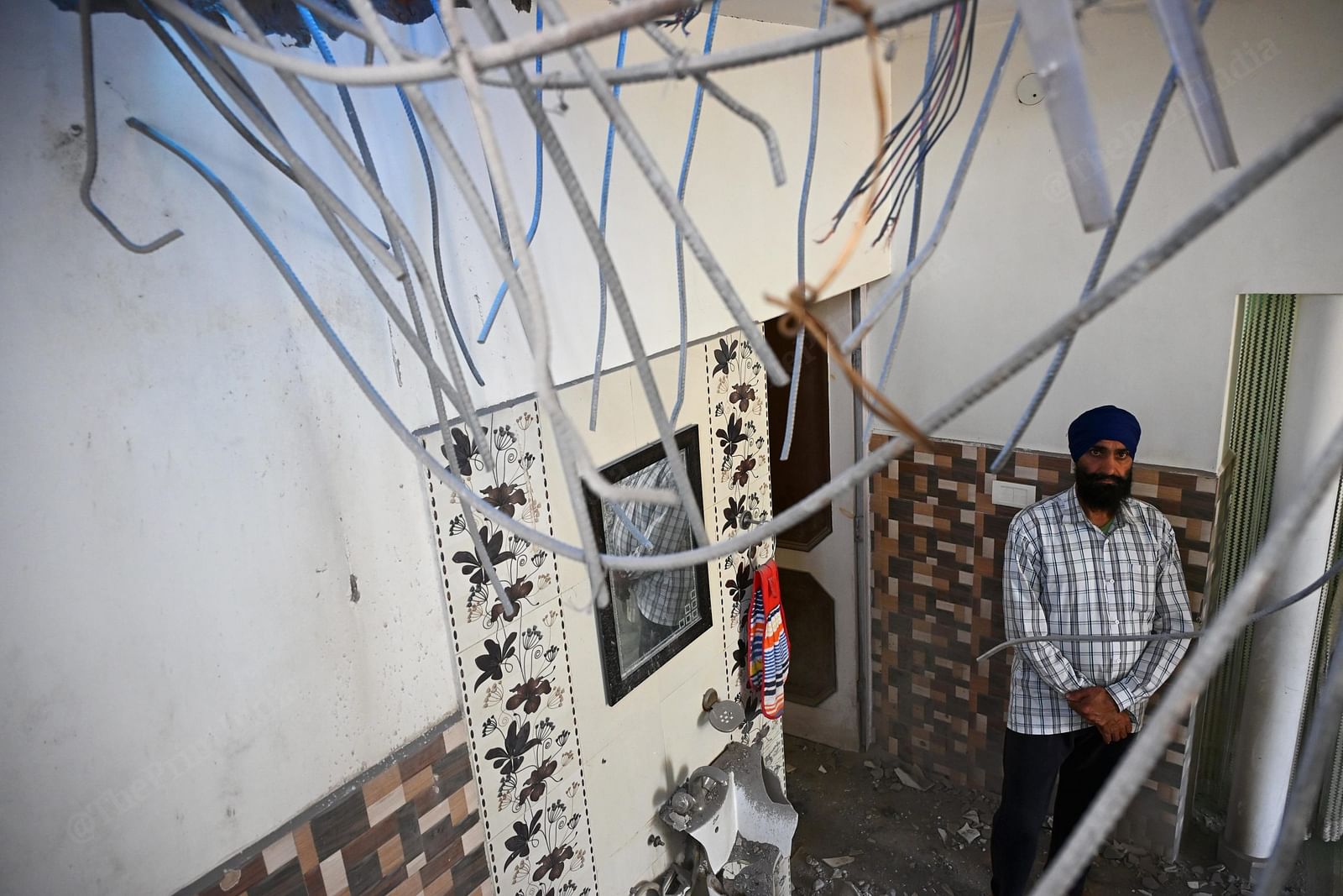 6 और 7 मई को, ऑपरेशन सिंदूर के तहत भारत द्वारा किए गए सटीक हमलों के बाद पाकिस्तान ने नियंत्रण रेखा पर ड्रोन, गोले और अन्य हथियारों का उपयोग करके कई हमले किए | फोटो: सूरज सिंह बिष्ट/दिप्रिंट