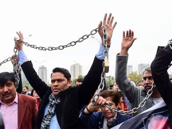 Press freedom under siege: Pakistan falls to 158th in global rankings
