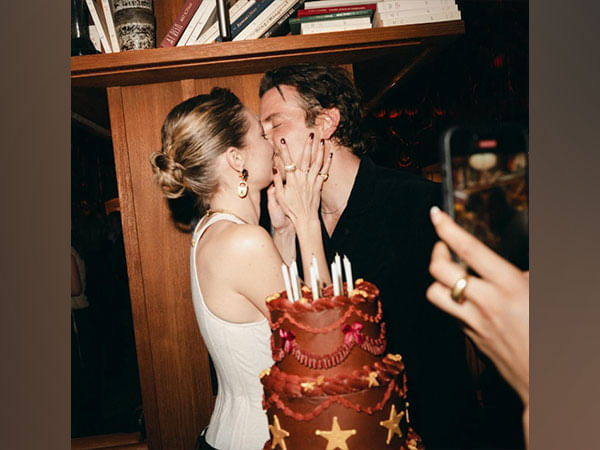 Gigi Hadid makes romance with Bradley Cooper Instagram official