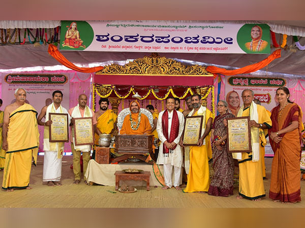 Dinesh Shahra Foundation Presents Gopal Gaurav Awards at GauSwarga, Karnataka in the Auspicious Presence of Shankaracharya Raghaveshwara Bharati Ji