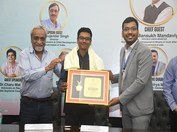 Renowned NEET Counselling Expert Anubhav Garg Felicitates Dr. B Srinivas with the Prestigious Dr. B. C. Roy Memorial Award at UDFCON-2025