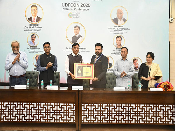 Dr. Lakshya Mittal Receives Dr. B.C. Roy Memorial Award from Union Minister Dr. Mansukh Mandaviya at UDFCON 2025