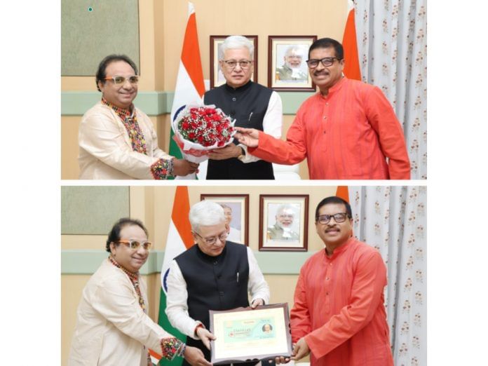 Governor of Telangana Jishnu Dev Varma felicitated by Abhijeeth Bhattacharjee and Pt.Prodyut Mukherjee