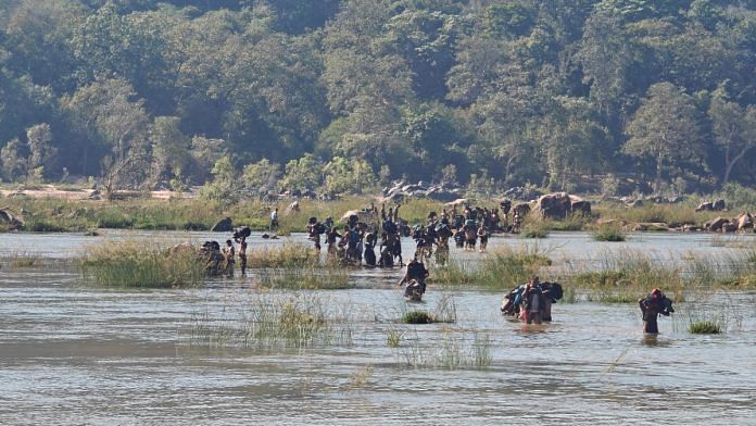DRG jawans crossing Indravati river to carry out operation | By special arrangement