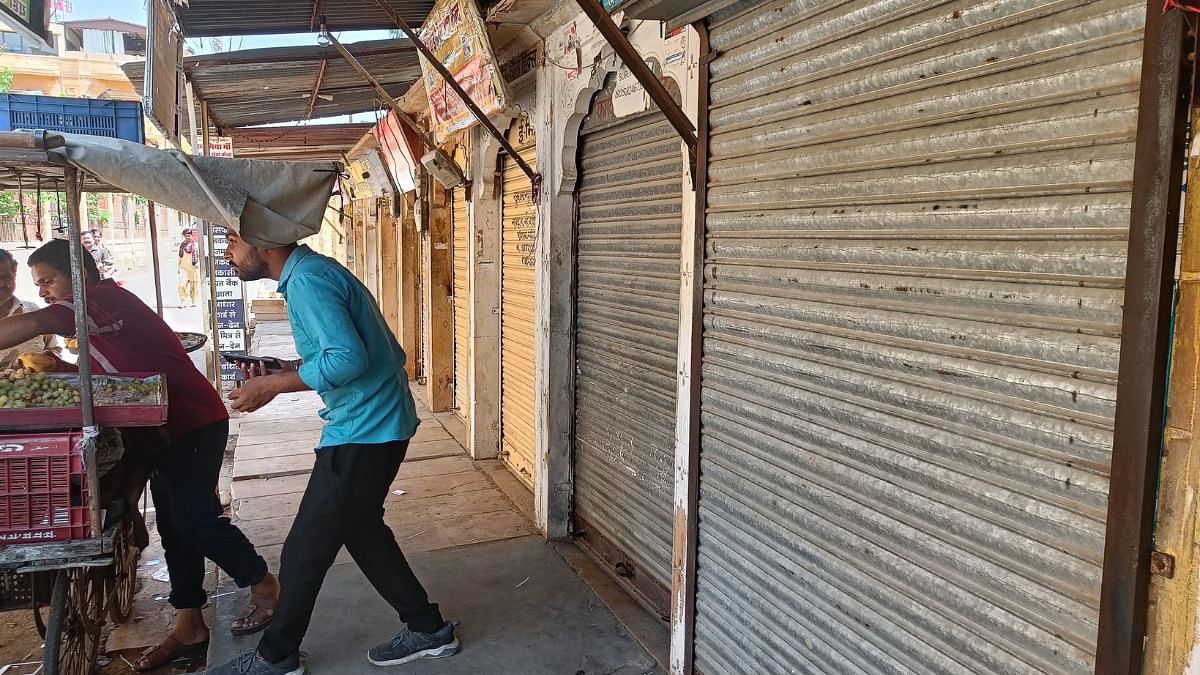 पिछले दो दिनों में हुए हमले के कारण बाज़ार, टूरिज्म, खेल वगैरह सब बंद हैं | फोटो: कृष्ण मुरारी/दिप्रिंट