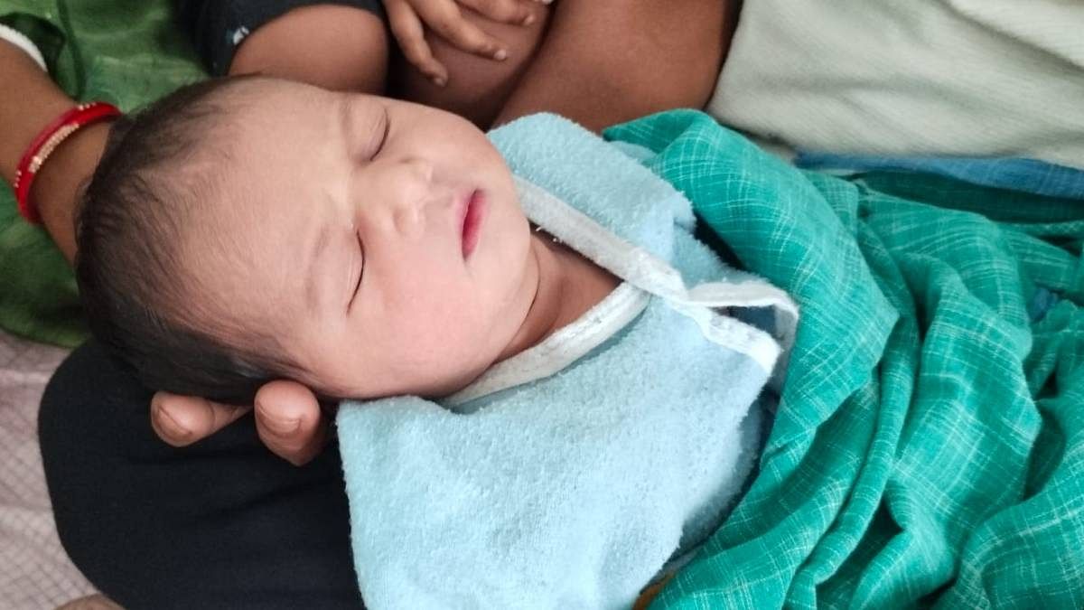 बच्ची सिंदूरी | फोटो: स्पेशल अरेंजमेंट