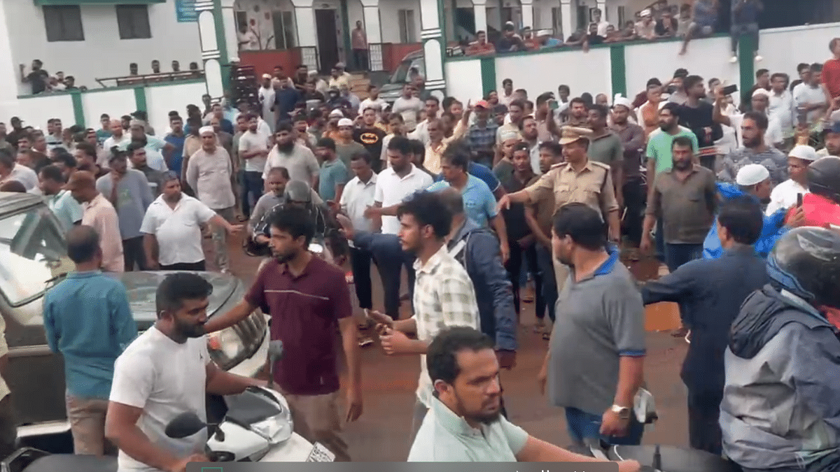Cops deployed during Abdul Rahiman's final procession | By special arrangement 