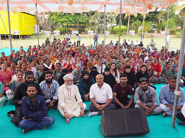 Humanity First: KP Group and PP Savani Group arrange Char Dham pilgrimage and Umrah for daughters