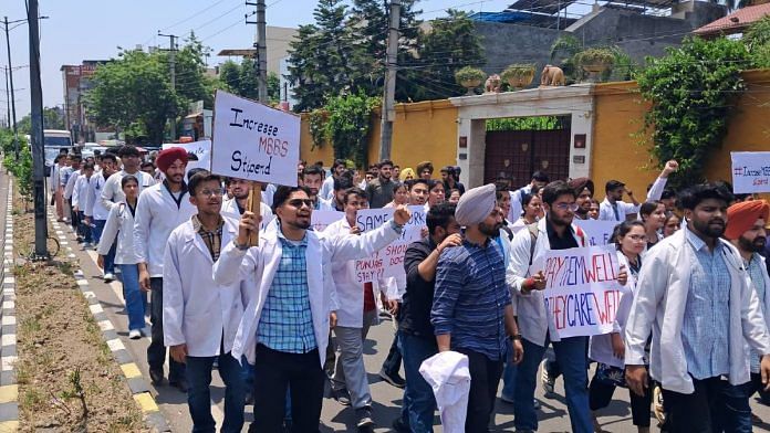 MBBS students and interns from Government Medical College Amritsar protest the surge in course fee and low stipend in Punjab | Photo: By special arrangement