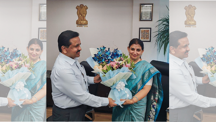 Maharashtra's New Chief Secretary, Rajesh Kumar with outgoing Chief Secretary Sujata Saunik, as he takes charge, in Mumbai on M30 June 2025. | DJIPR Maharashtra
