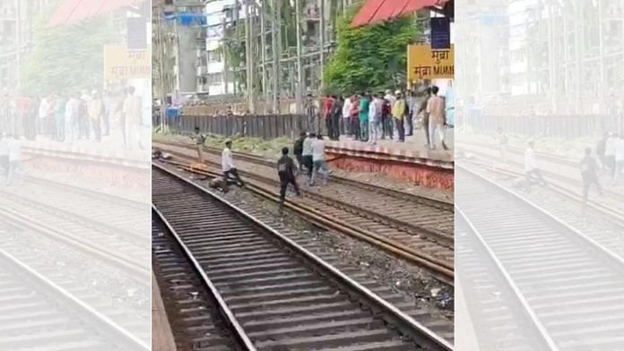 People fell on the tracks from overcrowded trains | X/@richapintoi