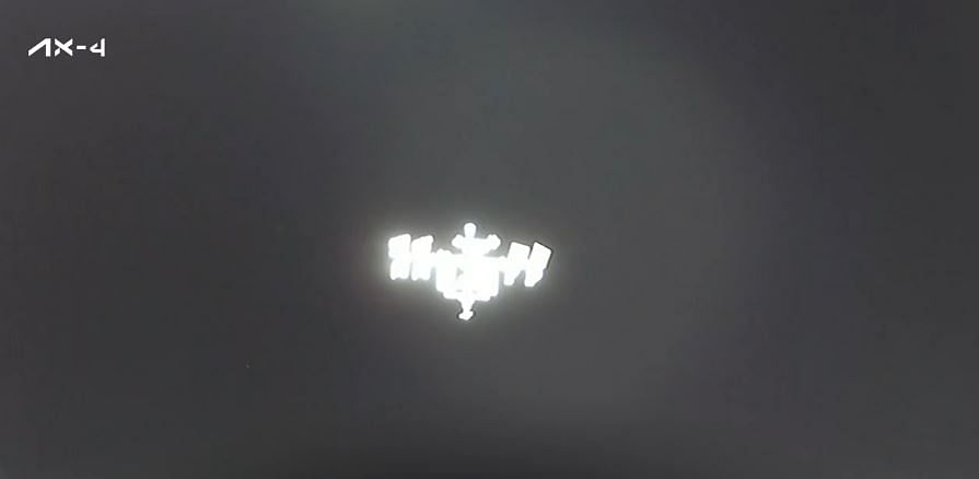 The ISS seen from aboard the Dragon spacecraft. | @Axiom_Space/ X