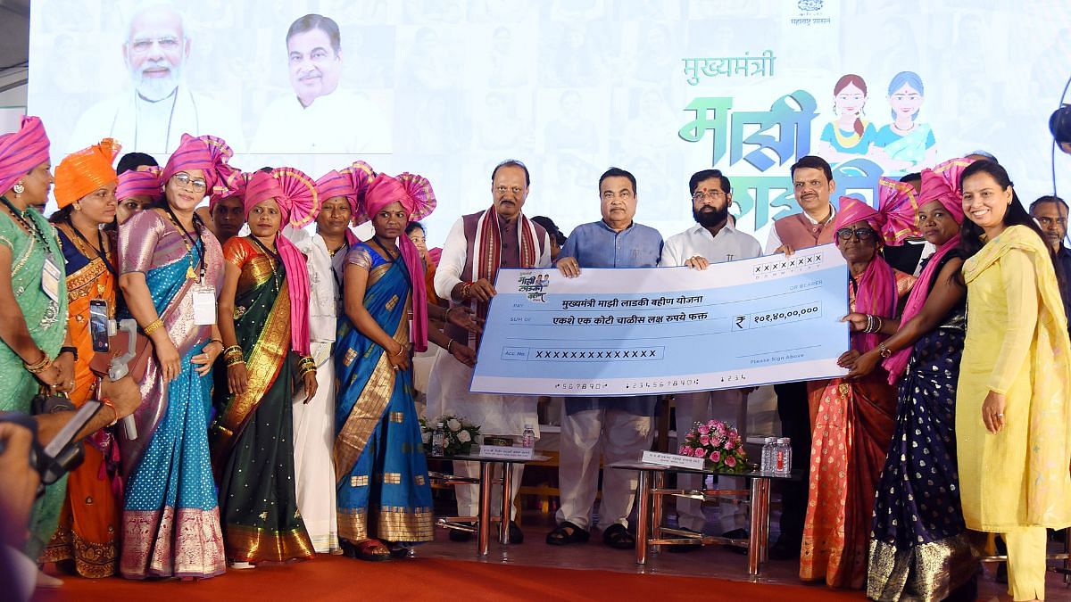 Mahayuti leaders distribute a cheque to women beneficiaries during the launch of the second phase of Mukhyamantri Mazi Ladki Bahin Scheme, 31 Aug, 2024 | ANI