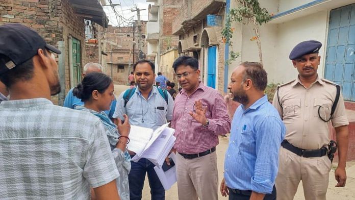 Representative image of Electoral Registration Officer (ERO) providing information to voters under the intensive revision programme of the voter list in Ward Nos. 42 and 45 of Chhapra Municipal Corporation in Saran, Bihar | Photo: @CEOBihar X/ANI