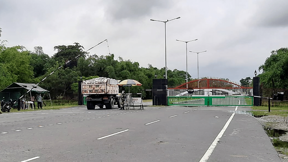 ‘Need her leadership now more than ever,’ Bangladeshis back Sheikh Hasina at border amid ongoing unrest