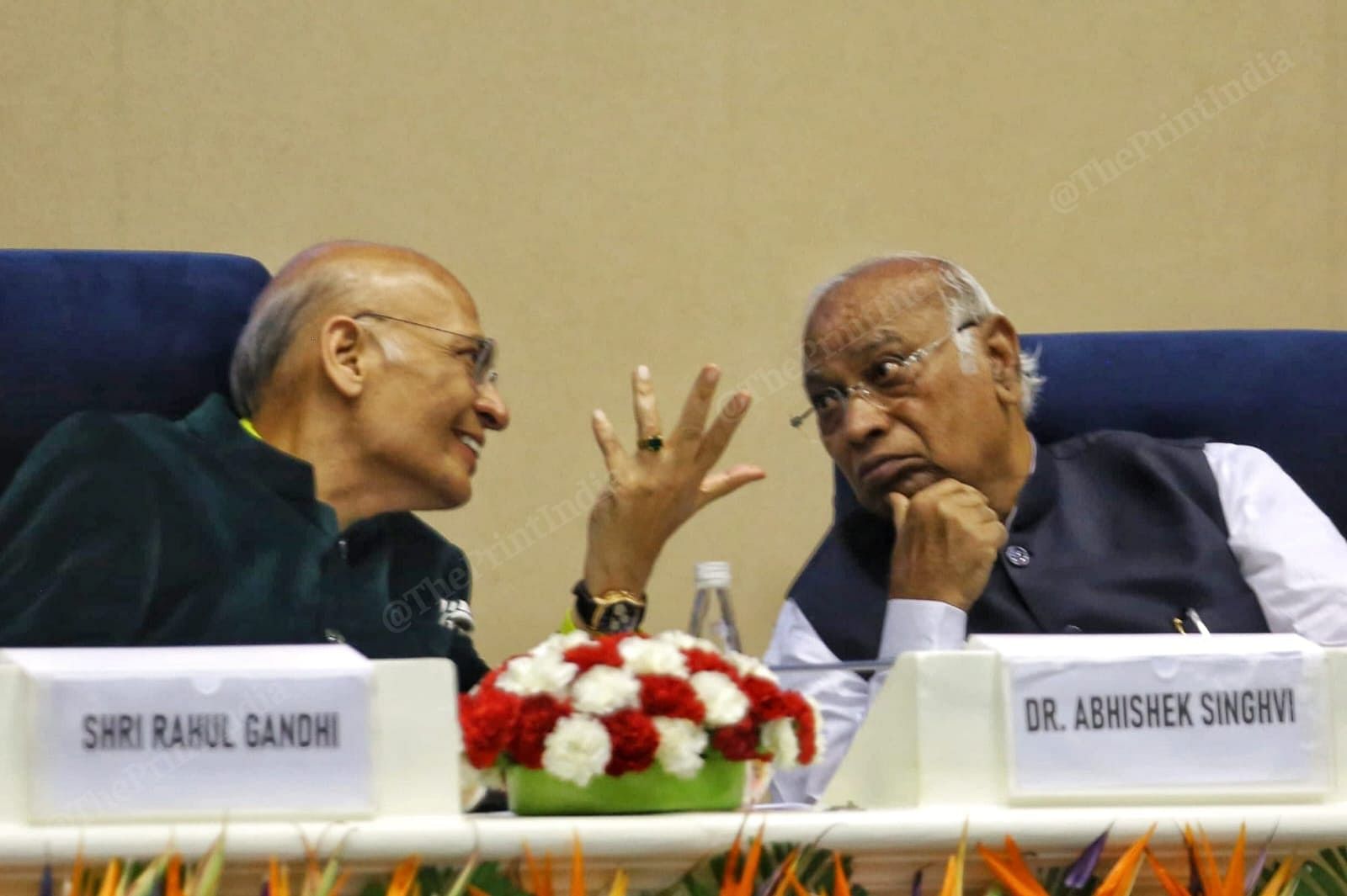 Abhishek Manu Singhvi wih Mallikarjun Kharge a Congress conclave on constitutional challenges in Delhi’s Vigyan Bhavan | Praveen Jain | ThePrint