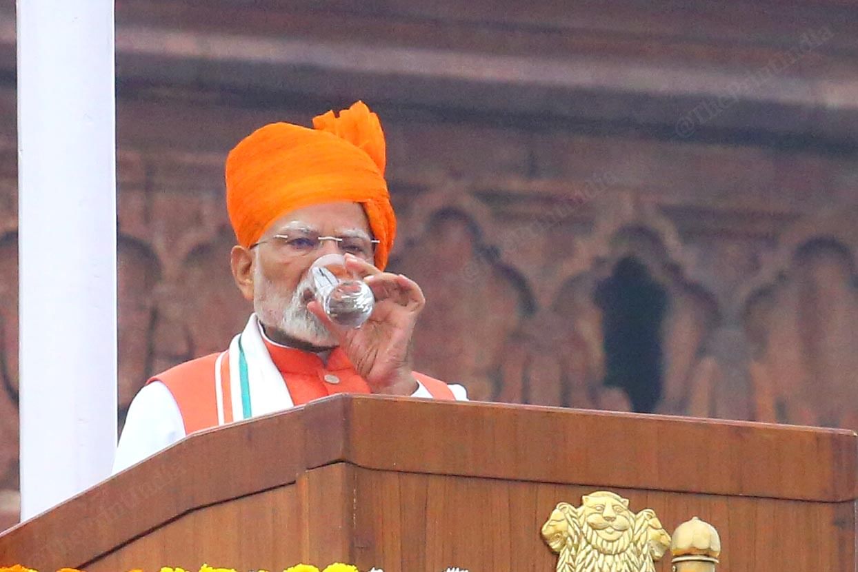 Modi drinks water at the end of his 102-minutes speech | Praveen Jain | ThePrint 