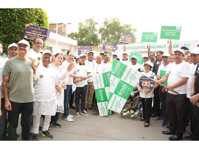 Fortis Hospital Shalimar Bagh Marks Organ Donation Day with Walkathon to Promote Life-Saving Awareness
