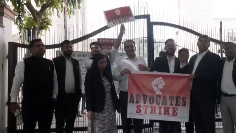 Meeting with CM yields no result, Delhi lawyers to press on with strike against L-G’s notification