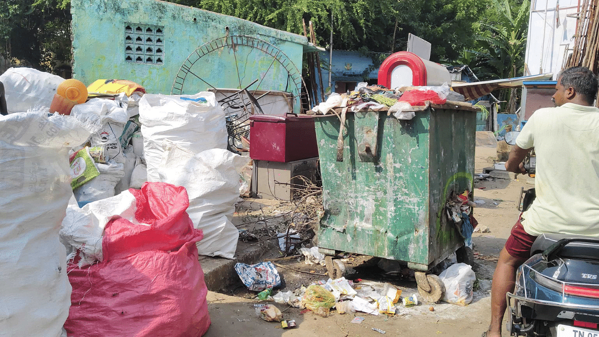 Several overflowing dumpsters and trash lying on the streets can be spotted across the city | By special arrangement
