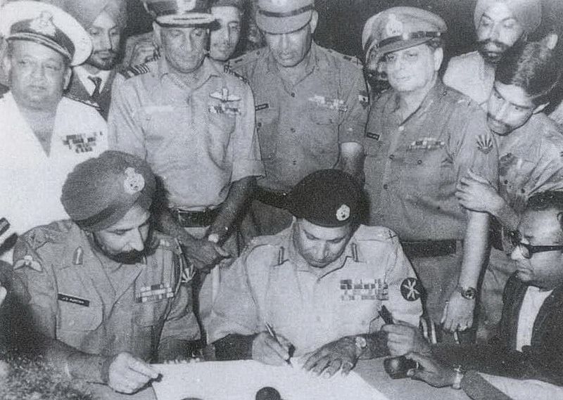 Pakistan's Lt Gen AAK Niazi signing Instrument of Surrender on 16 December 1971; sitting next to him is India's Lt Gen Jagjit Singh Aurora | Commons