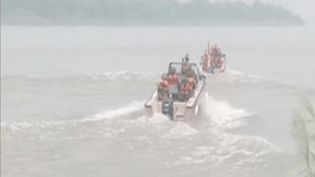 BSF nabs 15 Pakistani fishermen in Gujarat's ori Creek for illegally entering Indian waters post image