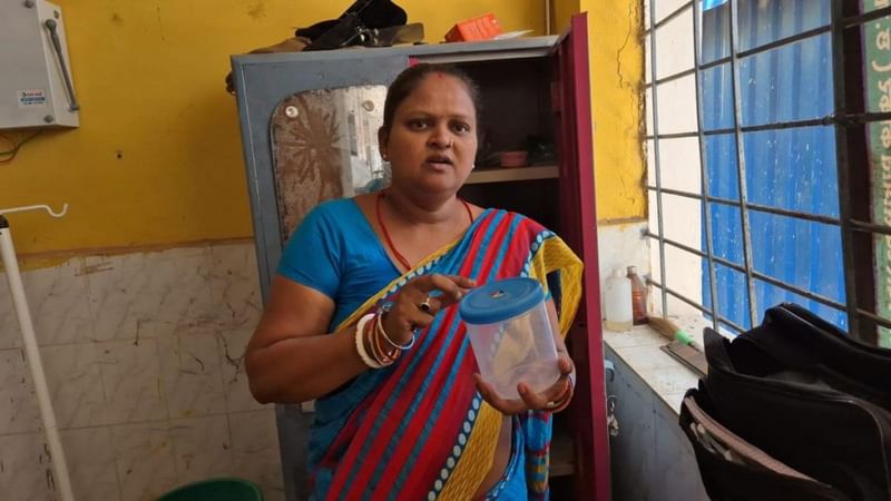 पर्लपेट बॉक्स, जिसका इस्तेमाल संतोषी दुर्गा पोस्टमार्टम के बाद अंगों को रखने के लिए करती हैं. हर केस के लिए इसे धोकर दोबारा इस्तेमाल करती हैं | फोटो: शुभांगी मिश्रा/दिप्रिंट