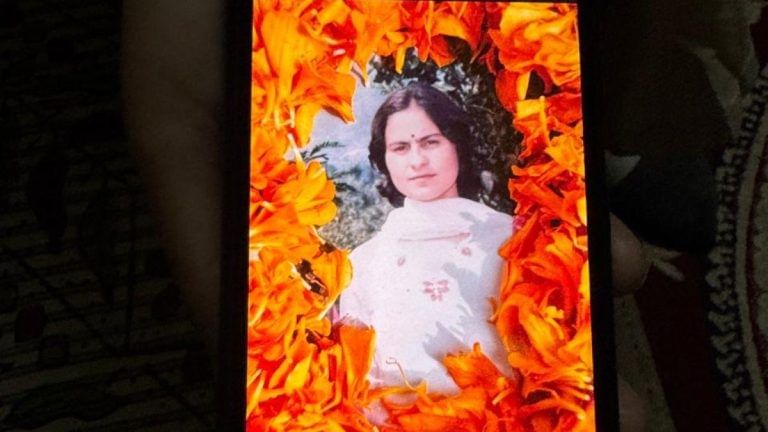A handwritten note, 2 signatures, only dead ends in Kashmir—Sarla Bhat murder is no easy case