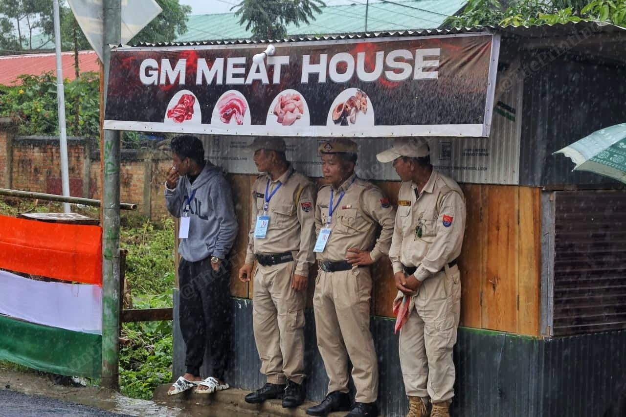 Police personnel standing under the shed | Praveen Jain | ThePrint
