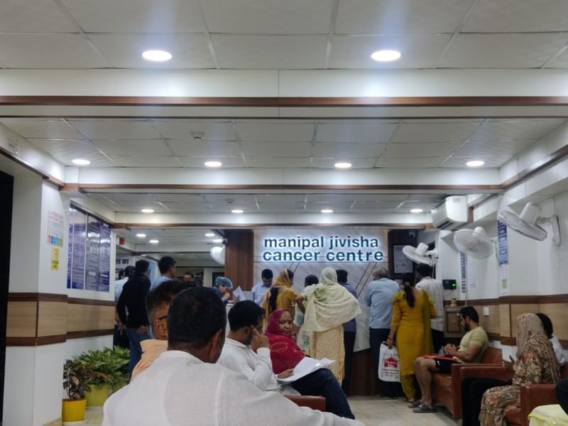 मरीज और परिवार सोनीपत के मणिपाल जीविषा कैंसर सेंटर में परामर्श के लिए प्रतीक्षा कर रहे हैं | फोटो: साक्षी मेहरा/दिप्रिंट