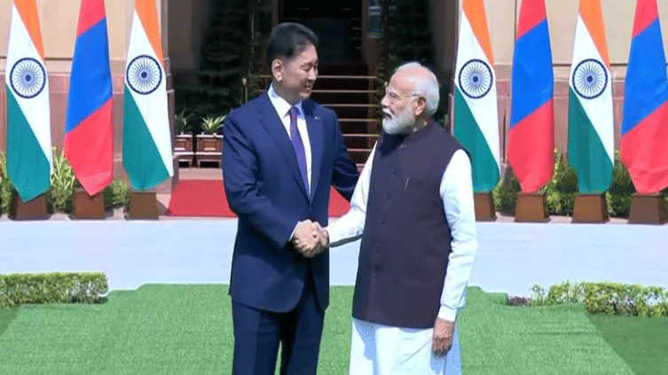 Mongolian President Khurelsukh Ukhnaa pays tributes to Mahatma Gandhi at Rajghat