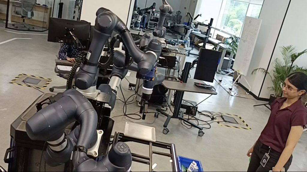CyRo robot 