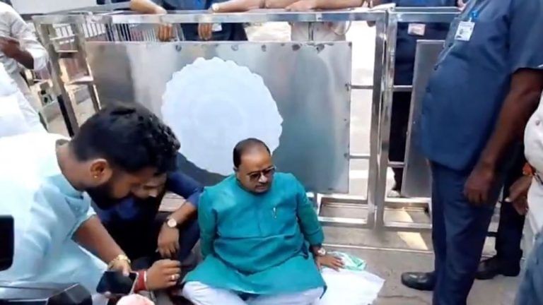 Pre-poll drama singes JD(U). 4-time MLA stages dharna outside Nitish’s house, MP seeks nod to quit