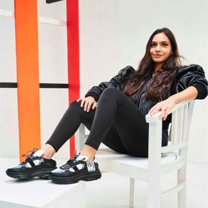7-10 sneakers